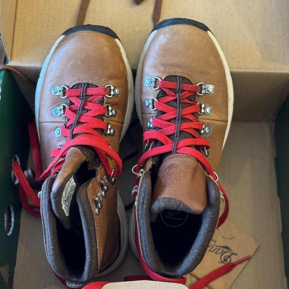 Women's Danner Mountain 600 Waterproof Hiking Boots - Picture 5 of 6